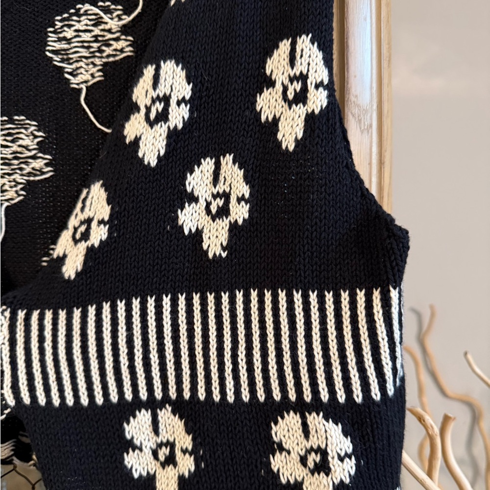 TACH Black and Cream Floral Knit Button-Front Vest - Picture 2 of 4